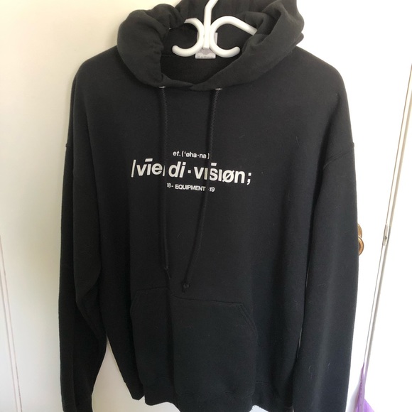 🦋BLACK HOODIE🦋 - Picture 2 of 3